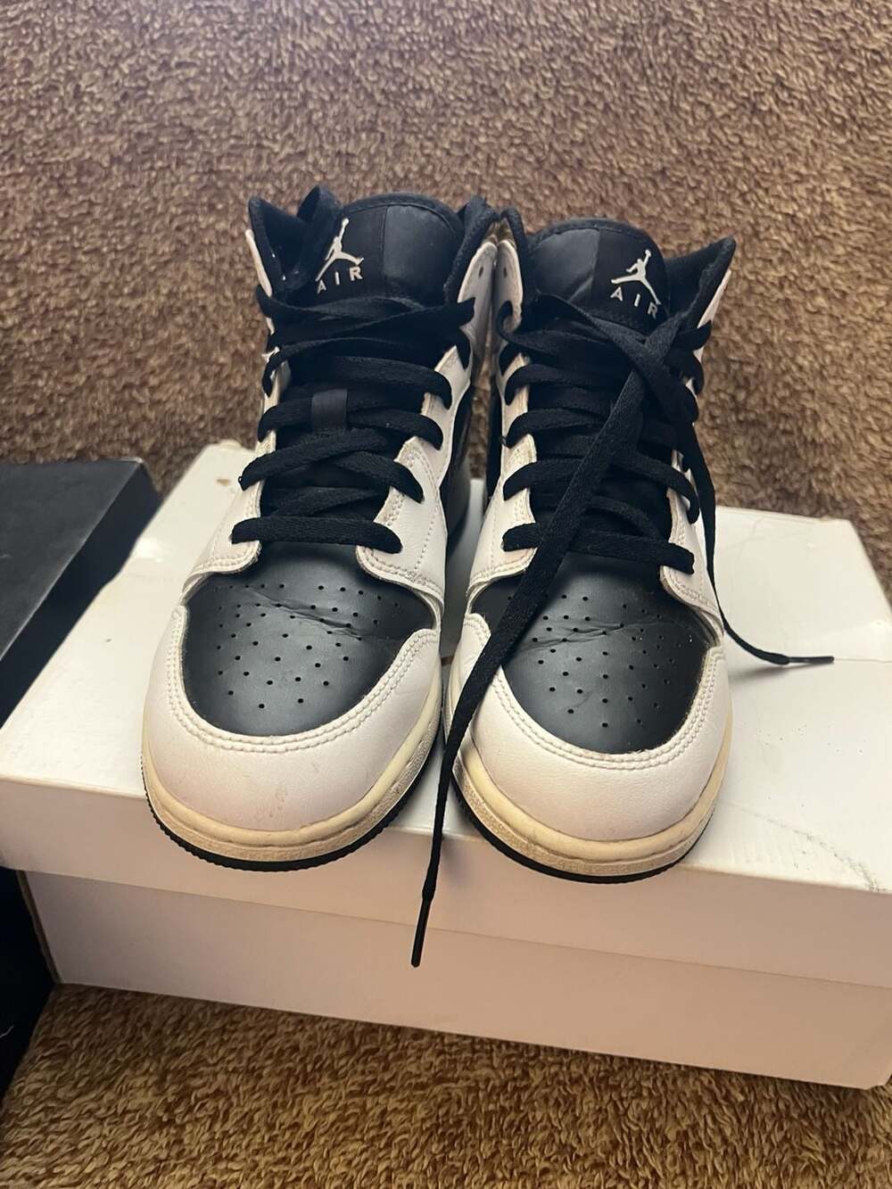 Air Jordan 1 Mid GS 'White Gold' Black Sneakers 554725-190 - Picture 4 of 6